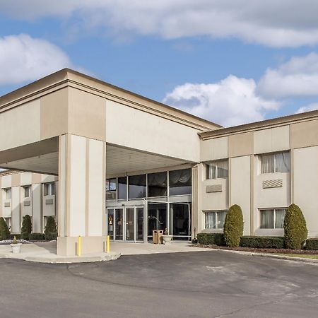 Comfort Inn Medford-Long Island Kültér fotó