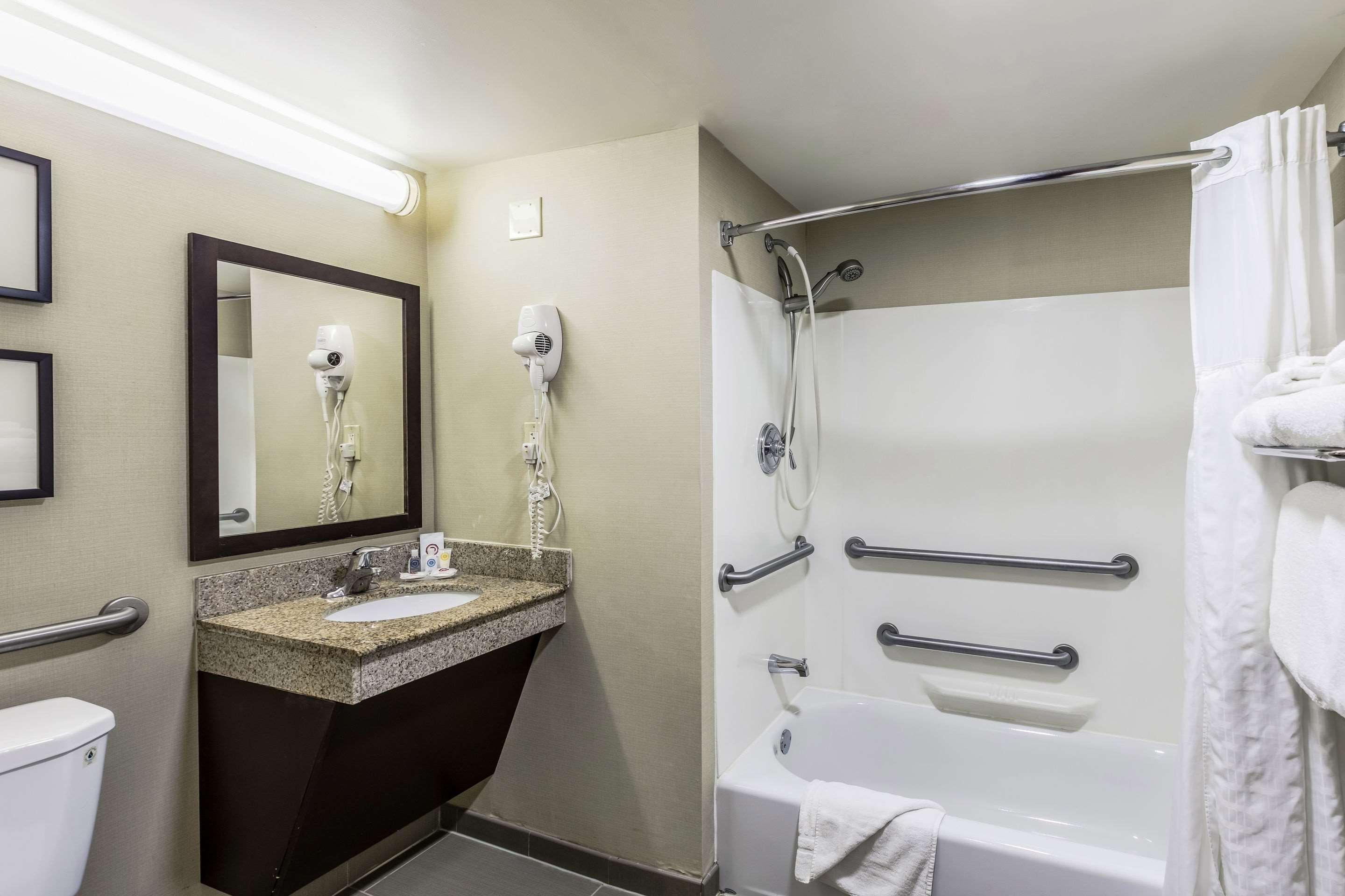 Comfort Inn Medford-Long Island Kültér fotó