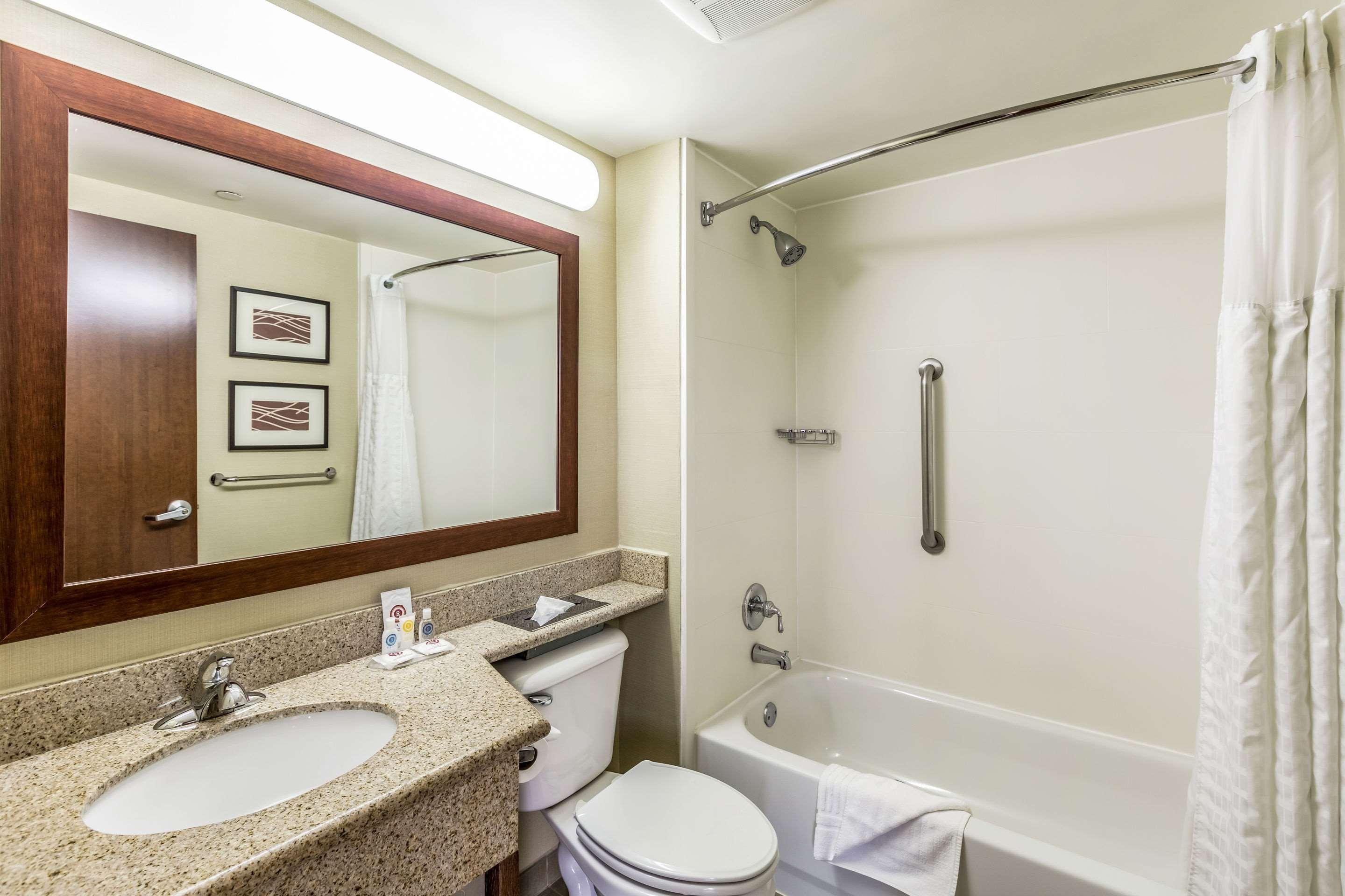 Comfort Inn Medford-Long Island Kültér fotó