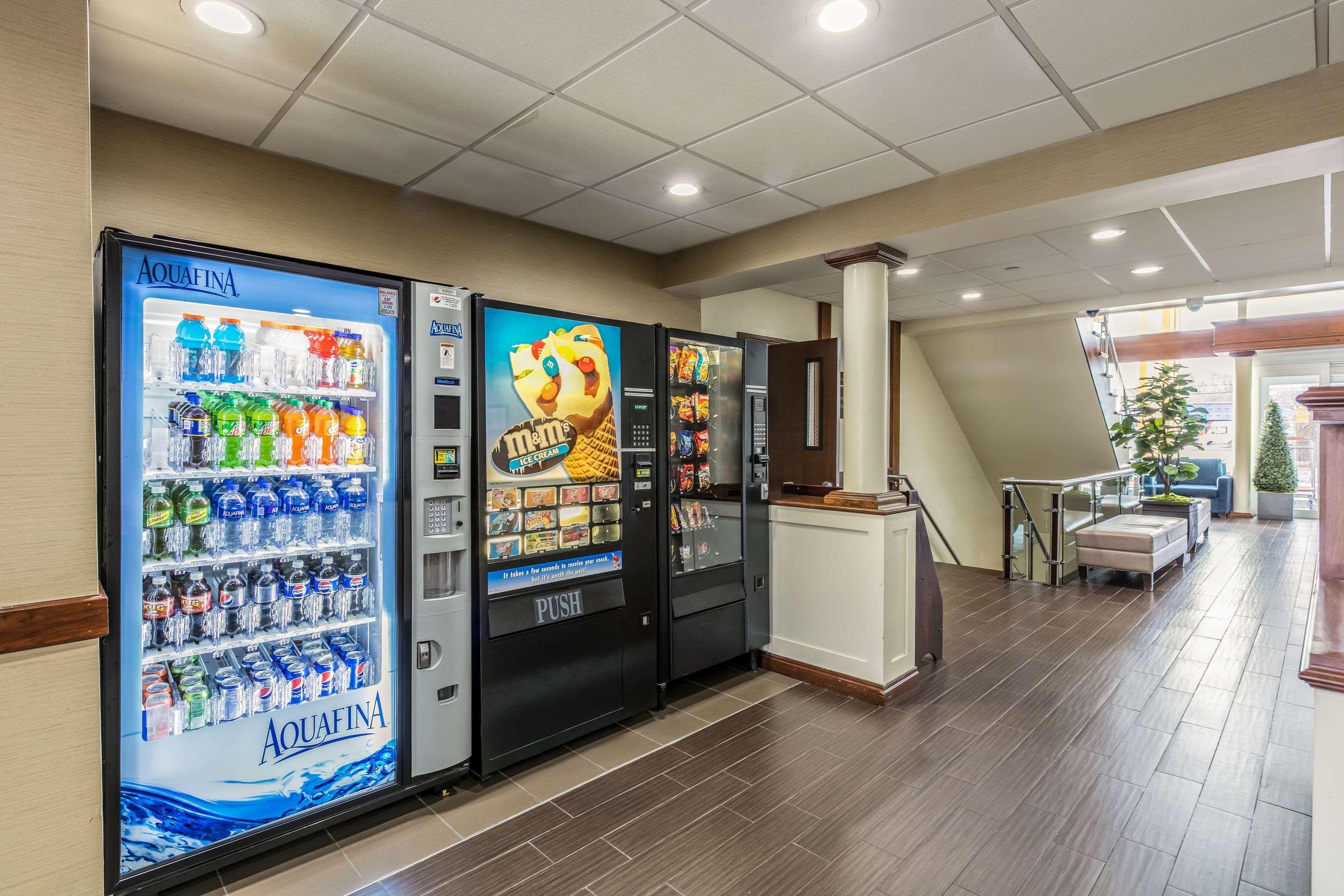 Comfort Inn Medford-Long Island Kültér fotó