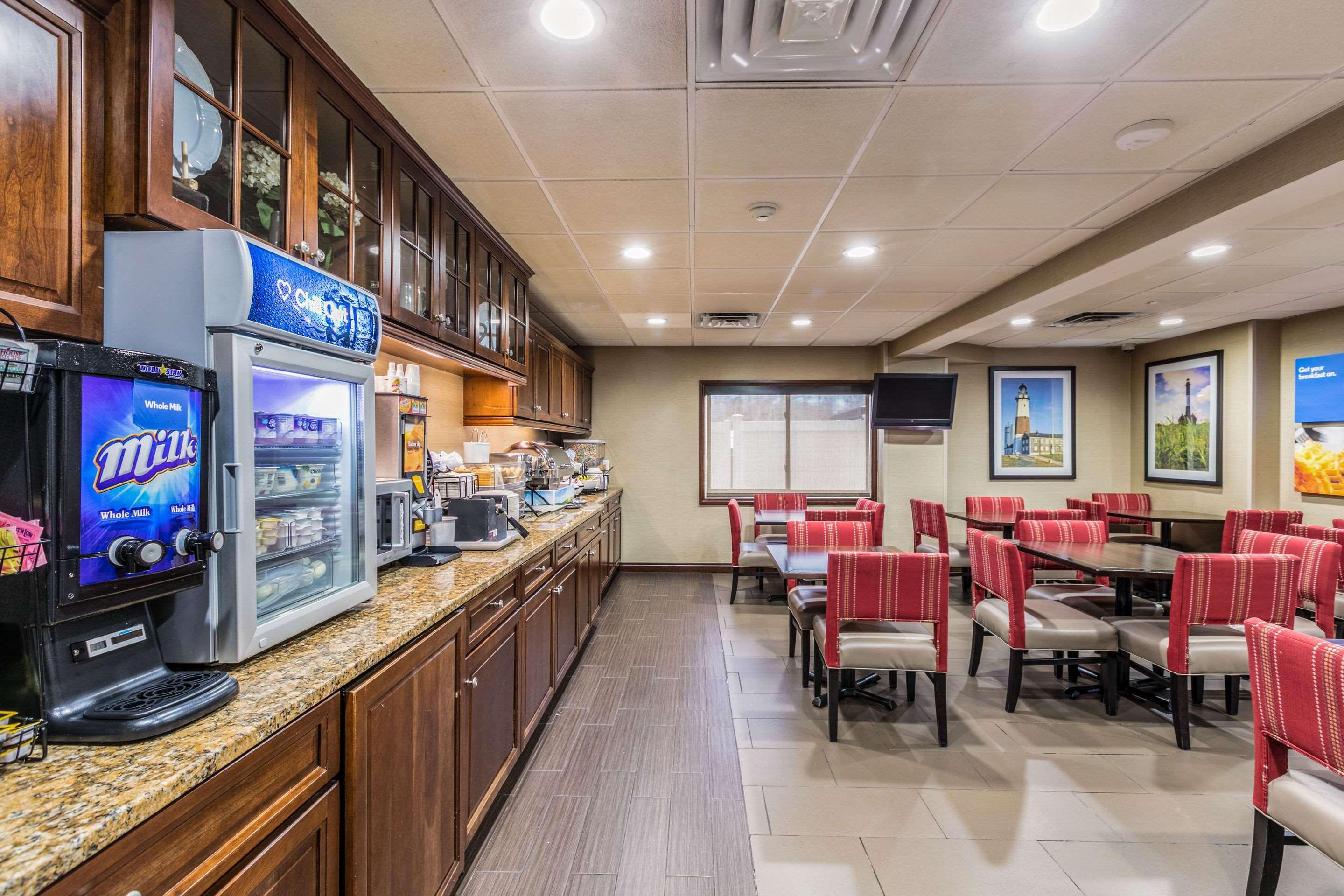 Comfort Inn Medford-Long Island Kültér fotó