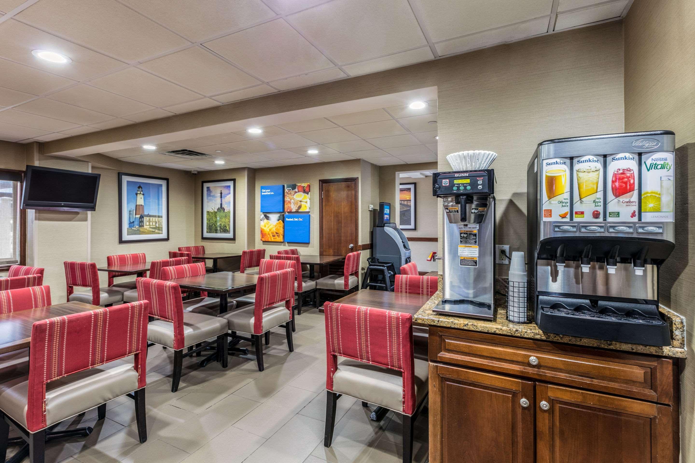 Comfort Inn Medford-Long Island Kültér fotó