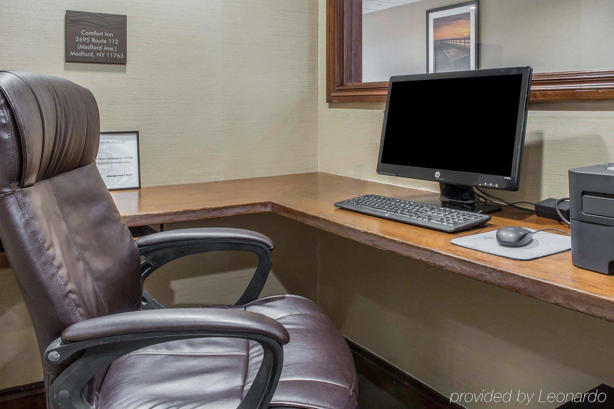 Comfort Inn Medford-Long Island Kültér fotó