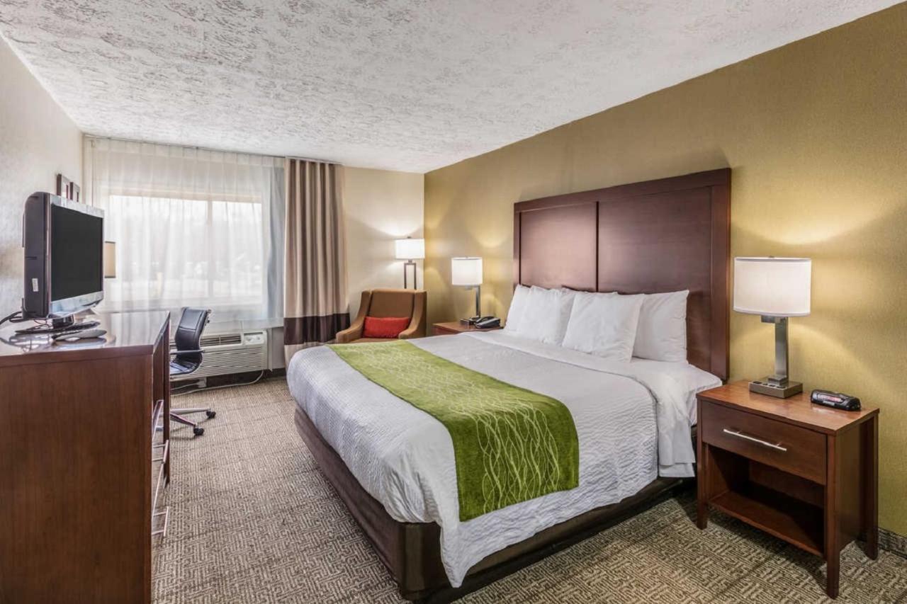 Comfort Inn Medford-Long Island Kültér fotó